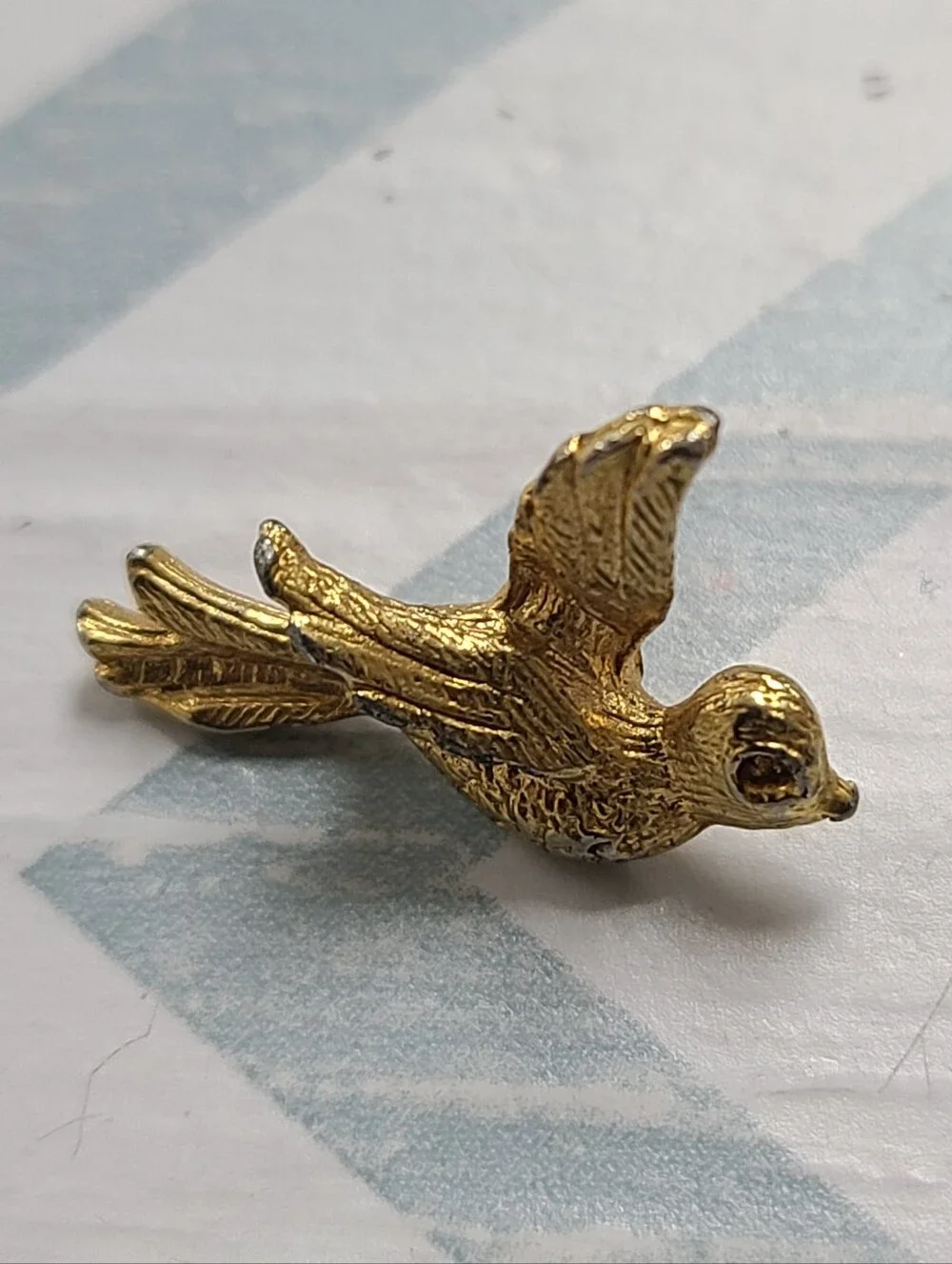 Vintage Gold-Tone Flying Swallow Bird Pin | Unmarked Mid-Century Profile Brooch